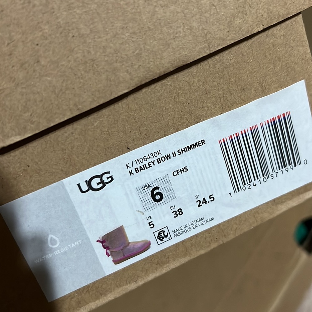 NIB UGG BAILEY BOW II Chestnut Fuchsia SHIMMER boots (38) - Picture 6 of 6